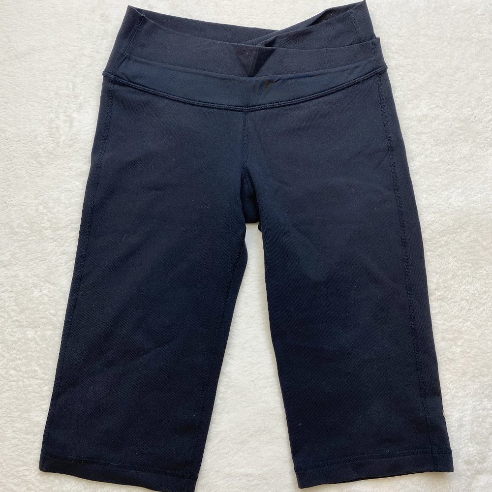 LULULEMON BLACK CAPRIS - Picture 1 of 7